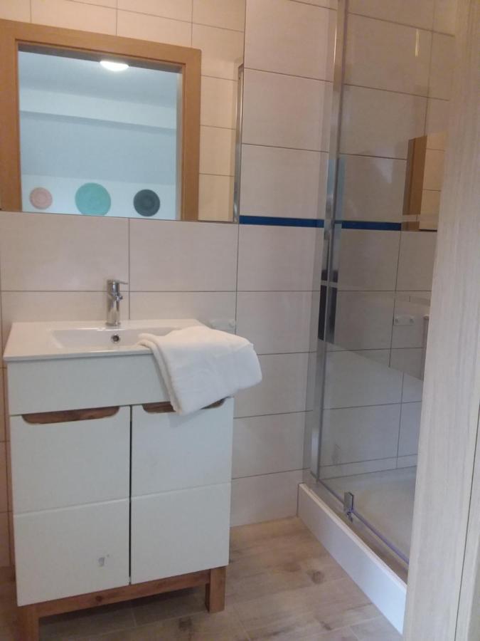 جانوويك Dworek Akacja Uslugi Hotelarskie المظهر الخارجي الصورة