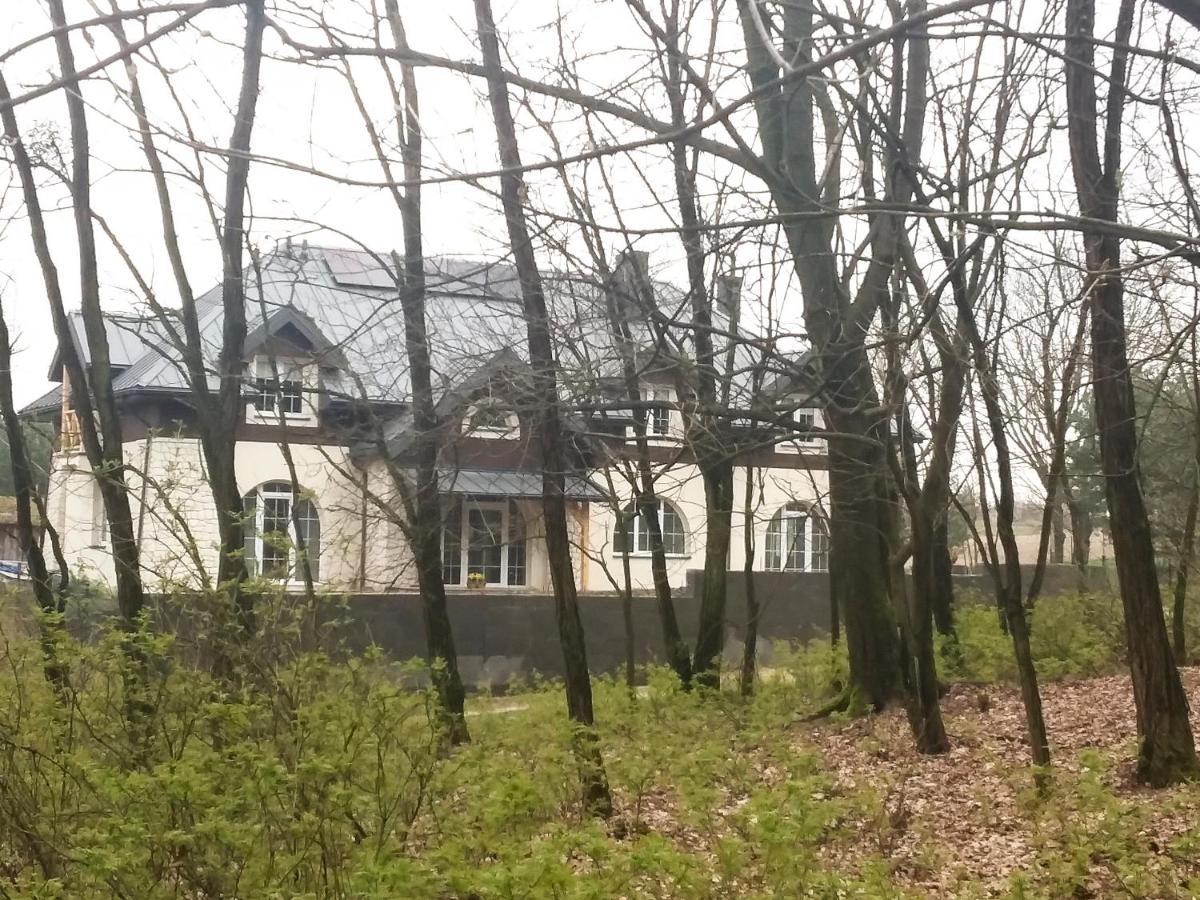 جانوويك Dworek Akacja Uslugi Hotelarskie المظهر الخارجي الصورة