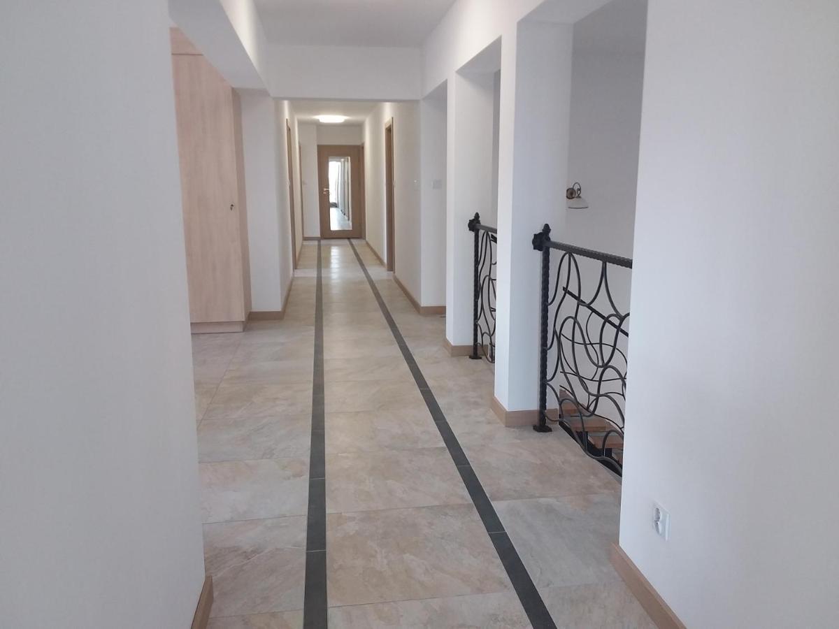 جانوويك Dworek Akacja Uslugi Hotelarskie المظهر الخارجي الصورة