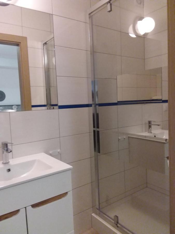 جانوويك Dworek Akacja Uslugi Hotelarskie المظهر الخارجي الصورة