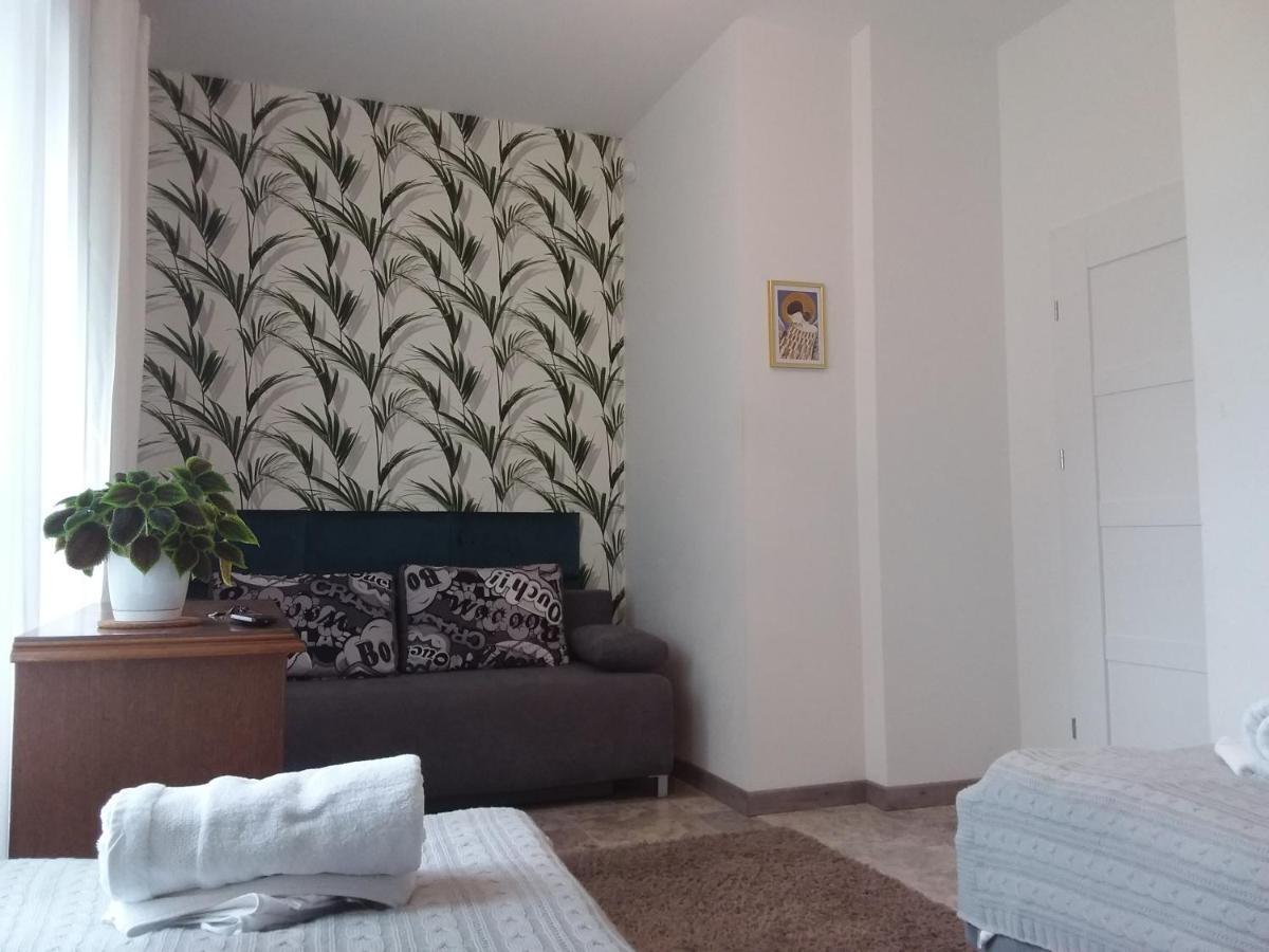 جانوويك Dworek Akacja Uslugi Hotelarskie المظهر الخارجي الصورة