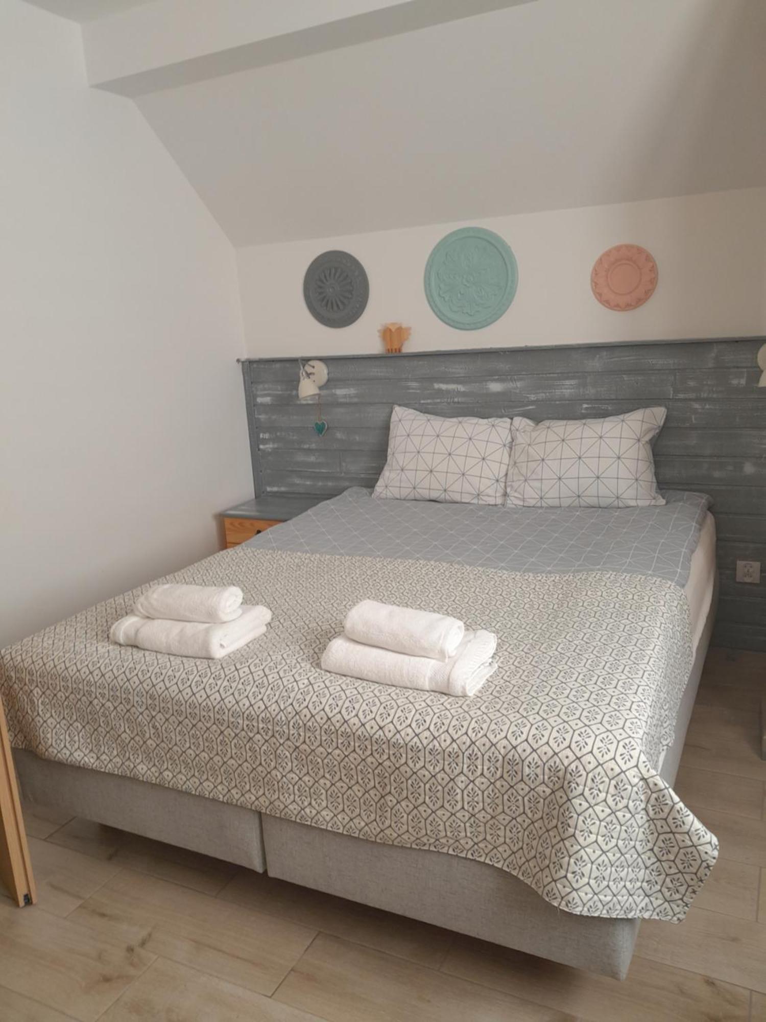جانوويك Dworek Akacja Uslugi Hotelarskie المظهر الخارجي الصورة